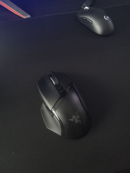 Razer Basilisk v3 pro + Cougar XXL Mousepad