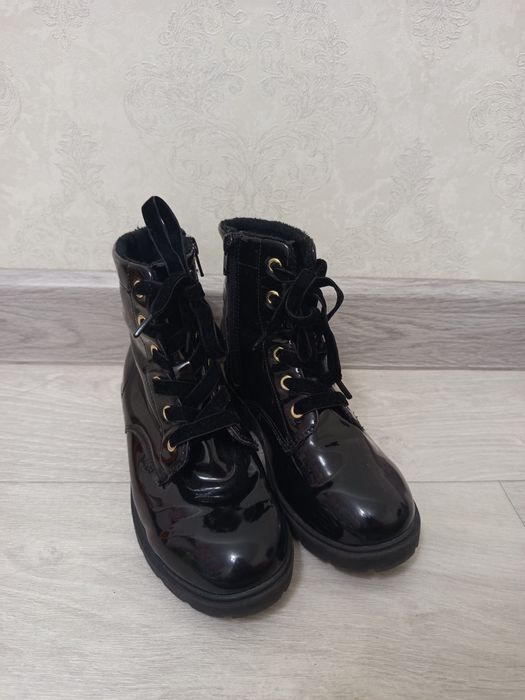 Продам детские ботинки 33 р.