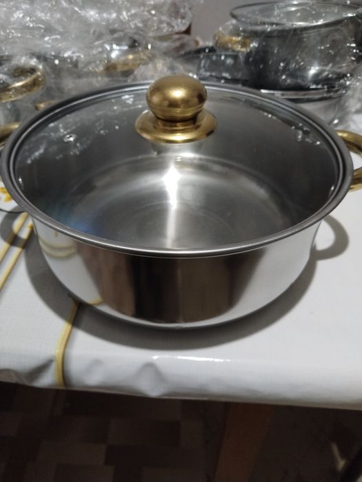 Набор кастрюль .