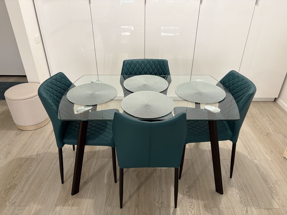 Masa si 4 scaune Mobexpert