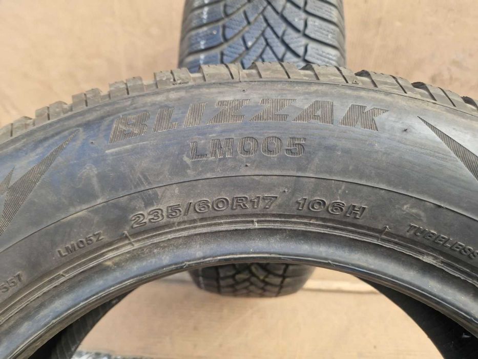 2 Bridgestone R17 235/60
Зимни гуми 
DOT3421
