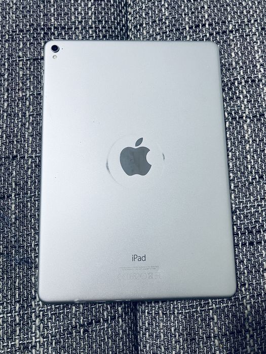 Ipad pro wifi 9,7 inch 128 gb   100% baterie+ Husa