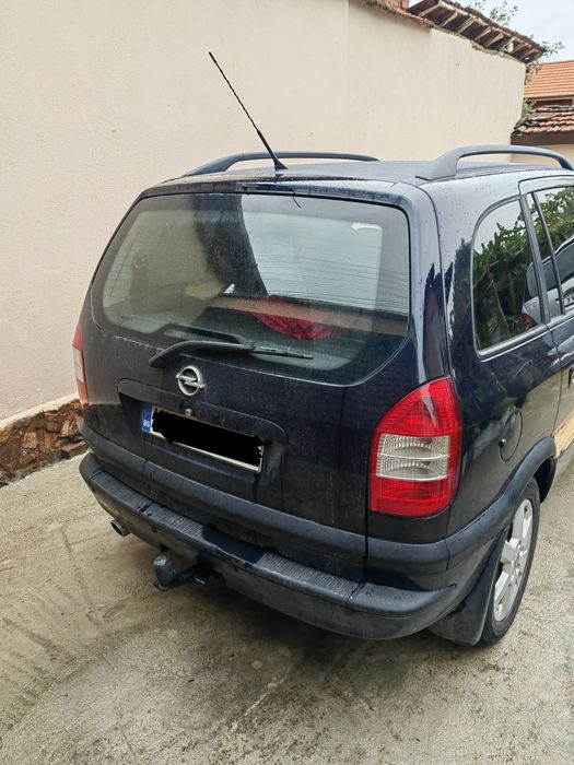 Продавам Opel Zafira