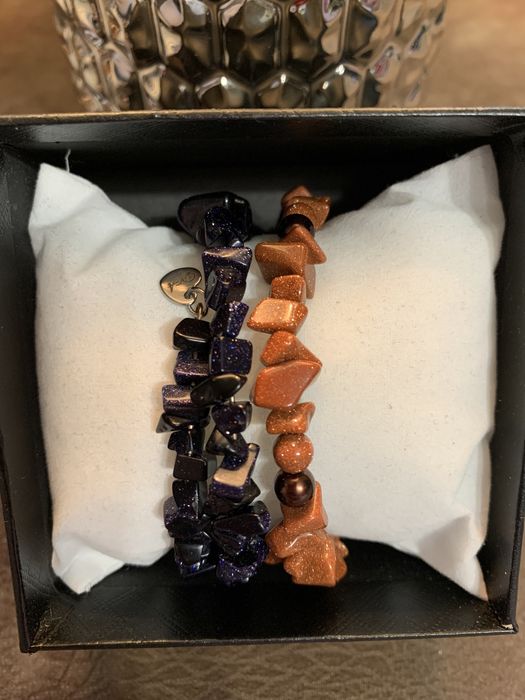 Ръчно изработени гривни и комплекти