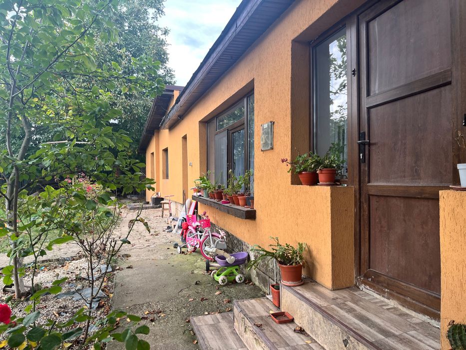 Vand casa sau schimb cu apartamnet in zona blocuri Liliesti Baicoi
