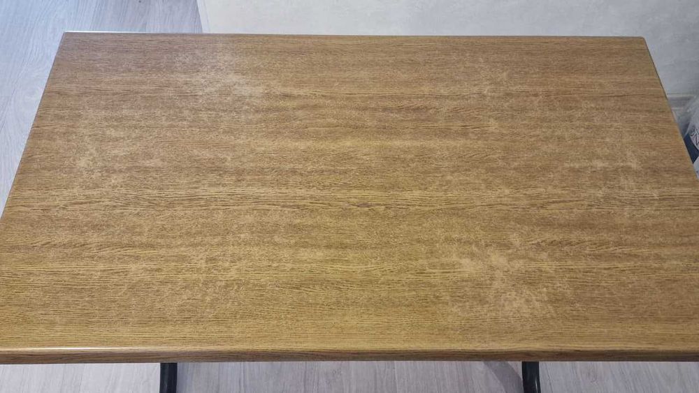 Стол кухонный, прочный