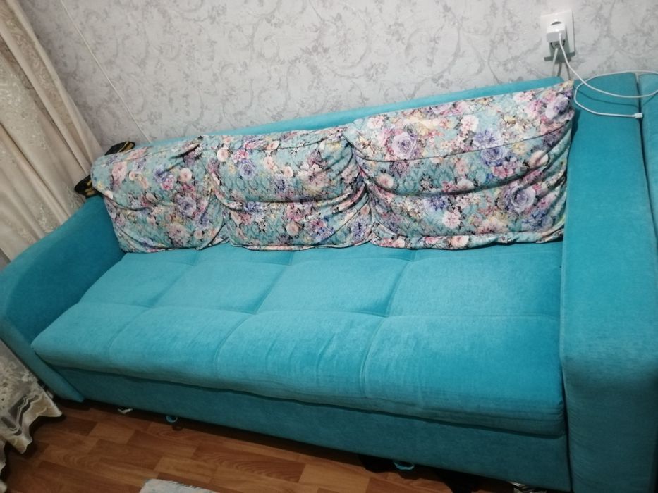 Диваны срочно продаю