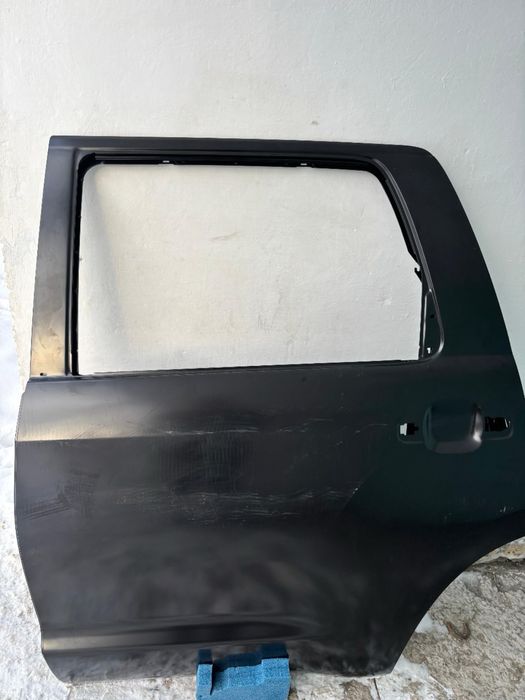 Дверь Тойота Секвойя задняя левая оригинал со стеклом Sequoia