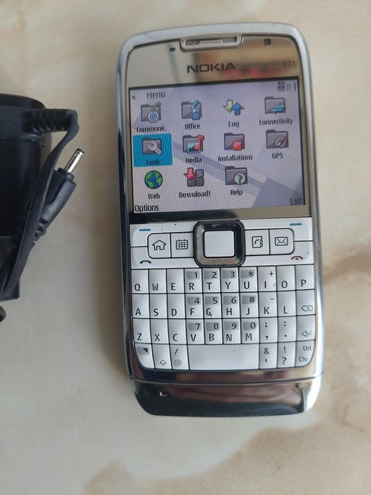 Vând Nokia E71 White (alb) fără probleme NEcodat //poze reale