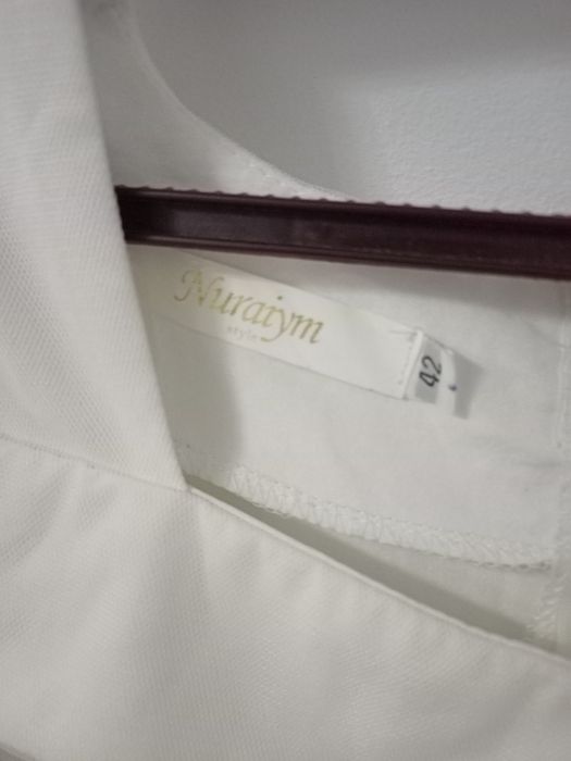 Белое женское платье