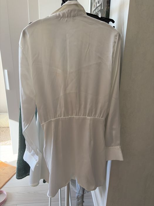белое атласное платье zara