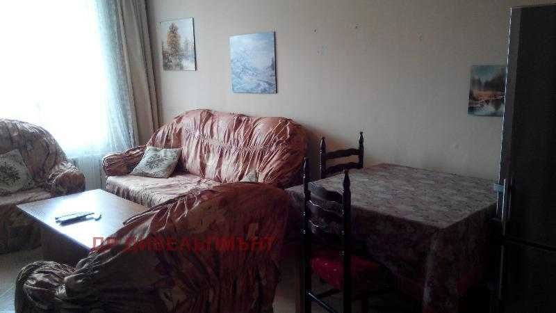 Евтин двустаен до Парк Гео Милев и църквата