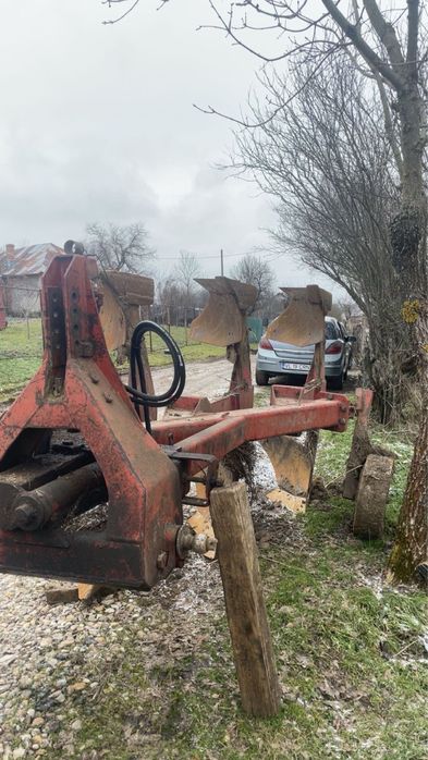 Plug reversibil Naud cu 3 brazde