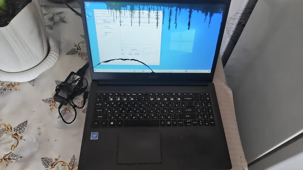 Рабочий ноутбук Acer Aspire A315-34 (Разбит экран / На запчасти)