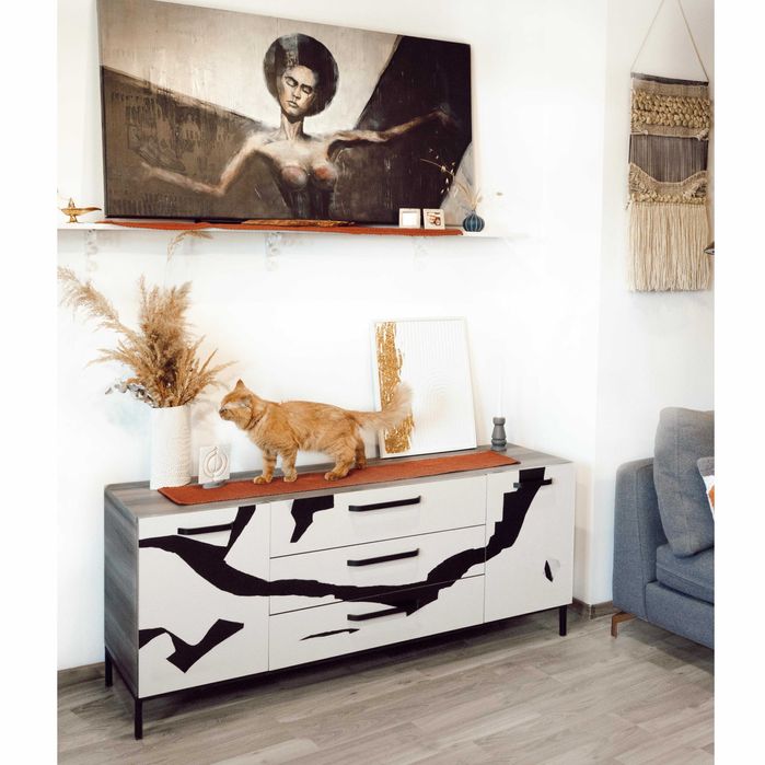 Mobilă pictată manual – Operă unică semnată de artista Alina Amon