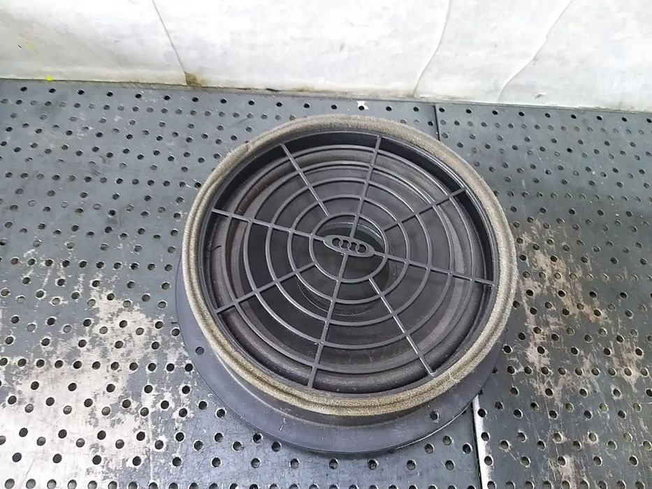 Boxa audio dreapta fata audi q3 8u