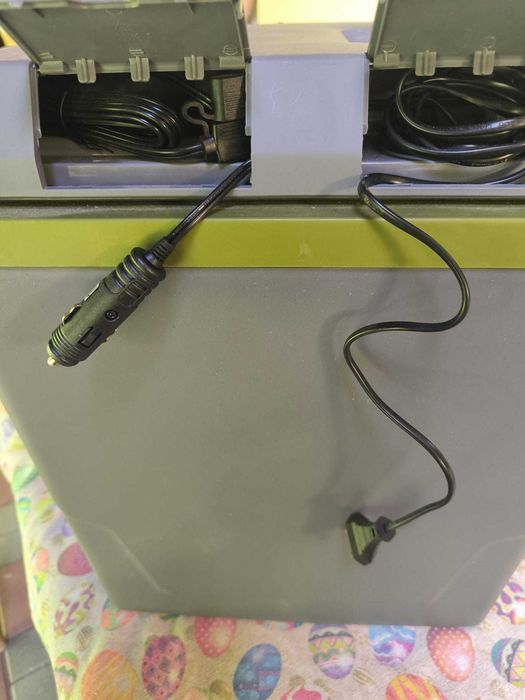 Ladă frigorifică electrică Rocktrail 29L, 12V + 220V, NOUĂ, nefolosită