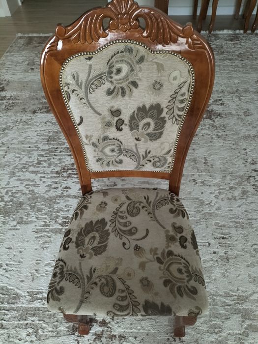 Стол со стульями