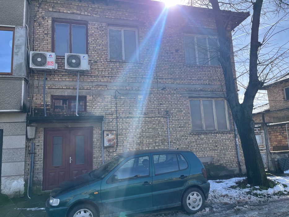 Самостоятелен етаж от къща с двор – гр. Попово, главен булевард