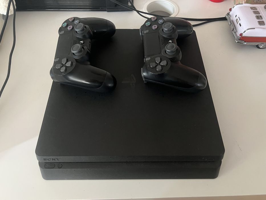 Ps4 impecabil estetic și mecanic