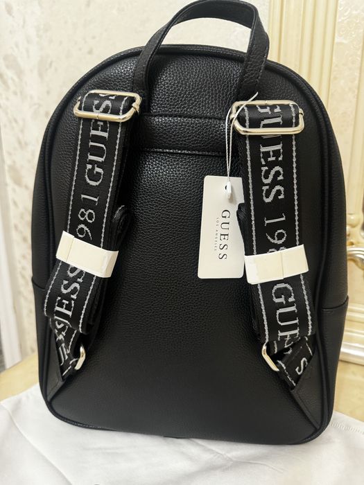 Guess рюкзак новый, очень вместительный