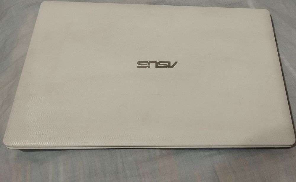 Noutbuk sotiladi ASUS