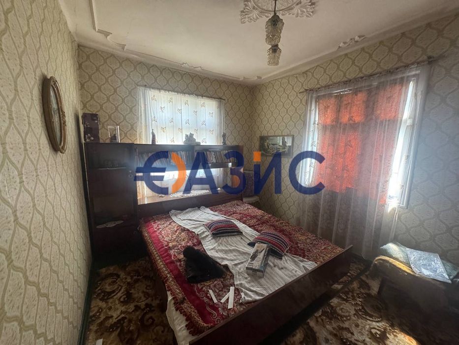 Двуетажна къща в с. Гълъбец на парцел 730 кв м, Общ. Поморие, обл. Бургас,#33872284