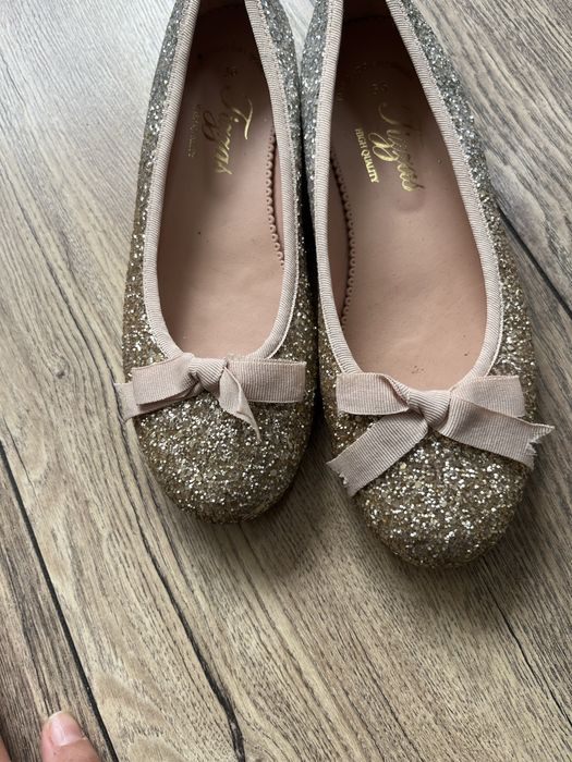 Златисти обувки 36 н