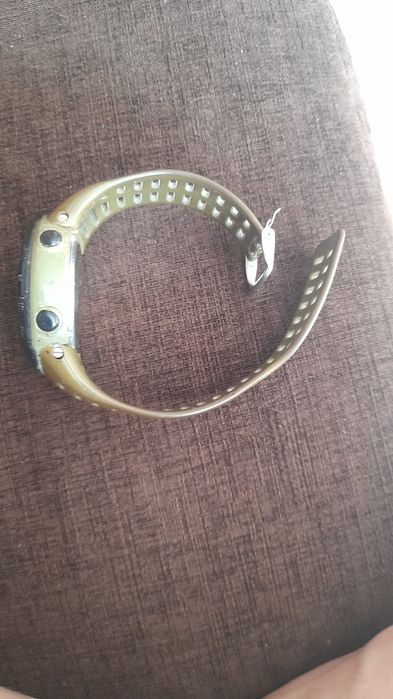 Продам часы в среднем стостояние