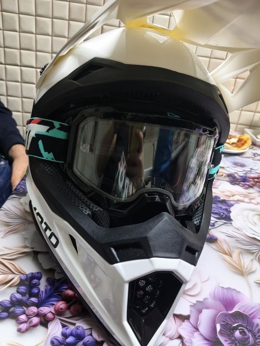 Vând casca CF MOTO și ochelari protecție Leatt