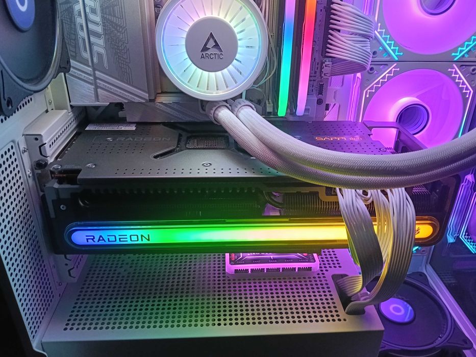 Schimb Sapphire NITRO+ AMD Radeon RX 7900 XTX Vapor-X cu RTX 5080!