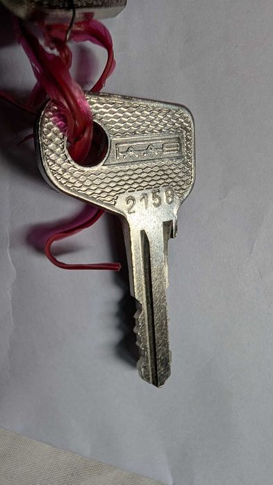 Ретро капачка за резервоар с ключ - неясно за какъв автомобил