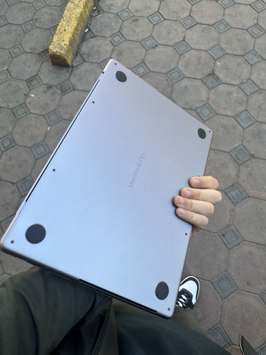 Macbook pro m2 pro 16/512 14-inch 16 yader 120 fps quvat 40 soatgacha