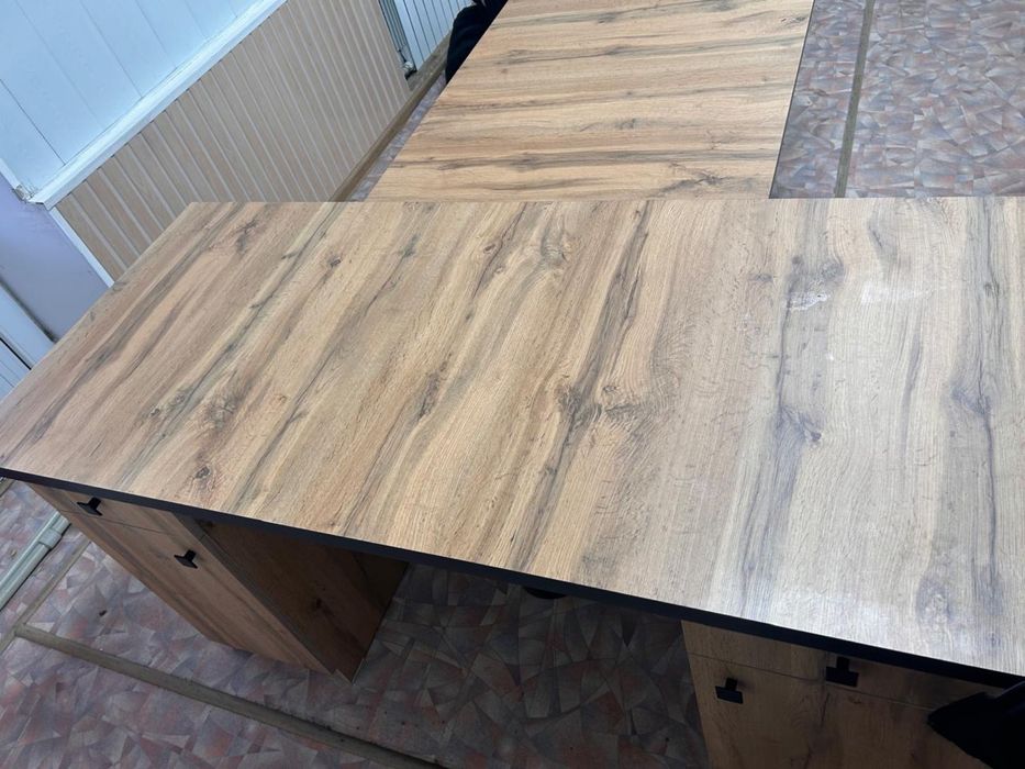 Шкаф и стол офисные