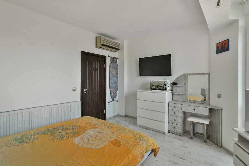 Продава се Тристаен апартамент в Варна, м-т Траката - 110 кв.м за 1937 €/кв.м - Снимка #14