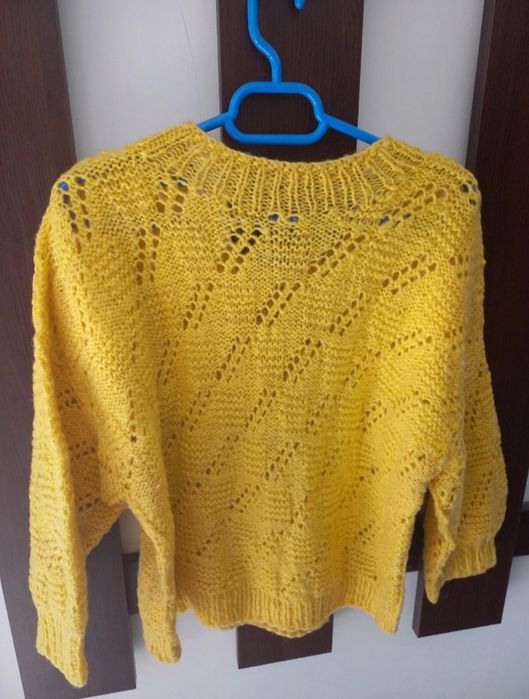 Pulovar dama de primavara/ toamna, marime 46 - 48 sau XL in stare foarte buna, foarte putin purtat.