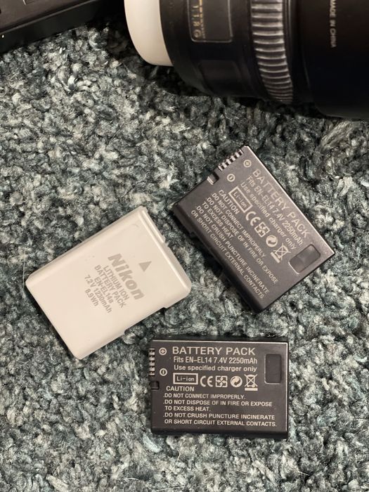 Nikon D3200 + 3 Obiective (50mm 1.8G) + Wi-Fi + 3 Baterii