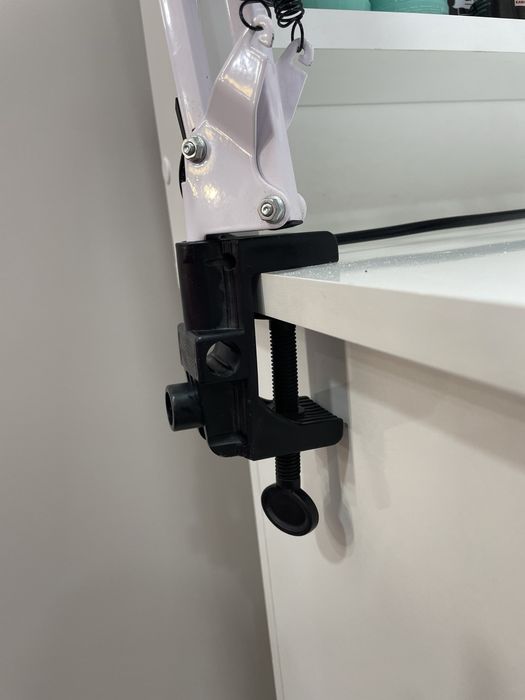 Продам настольную лампу