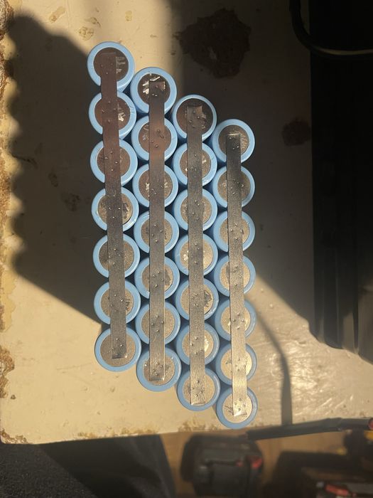 Confectionez/repar baterii 3s sau 4s din celule 18650 li-ion.