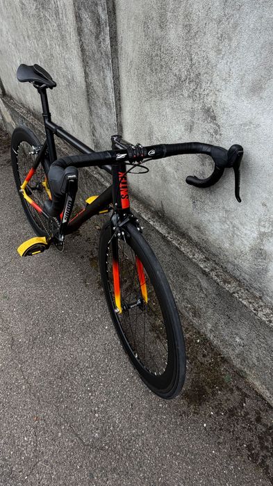 Santafixie Raval Black Sunset mărimea 55 cm – Ghidon dropbar, manete SRAM, Ynot Straps inclus
