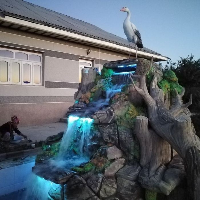 Водопад  из скал