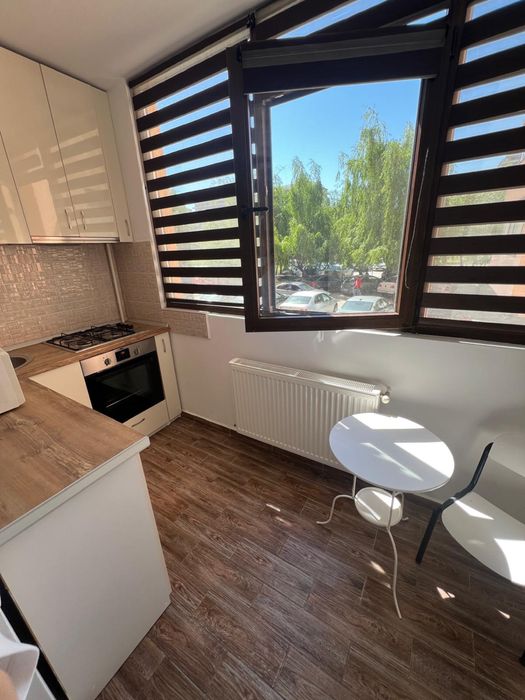 Inchiriez apartament 2 camere – Militari Residence. Str. Tineretului nr. 85, Militari. Proaspat zugravit, complet mobilat si utilat, gata de mutare.