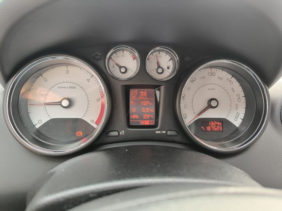 Vand Peugeot 308 SW 1.6 HDI 112 cp din 2011 euro 5 Perfecta stare