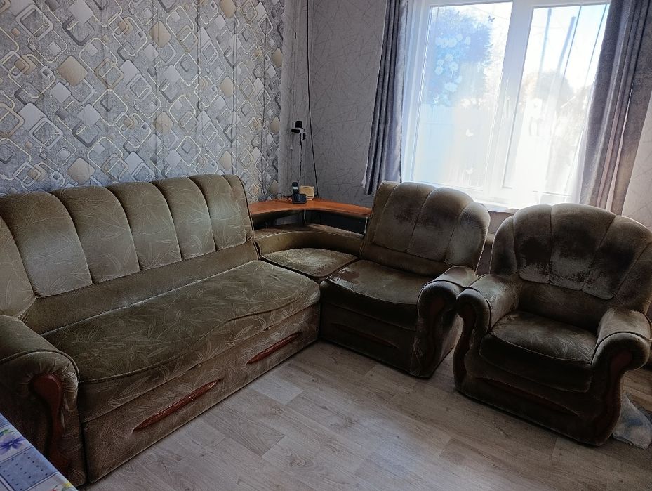 Срочно продам угловой диван