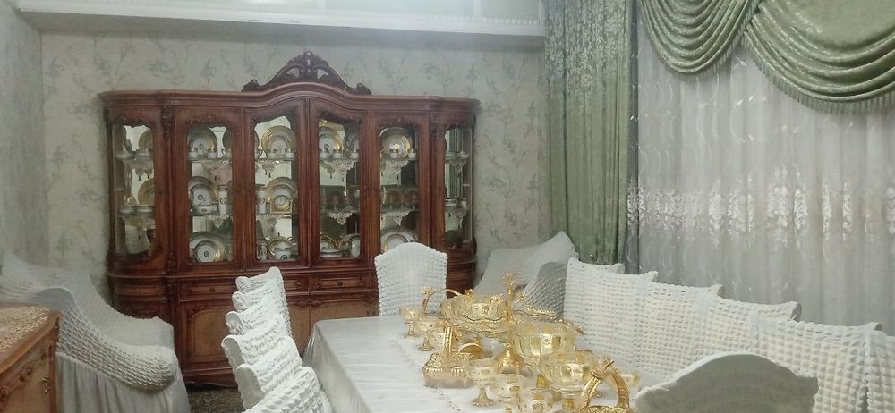 Nazarbek Grand toyhona orqasida