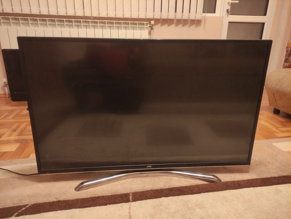 Телевизор JVC 43 инча за части