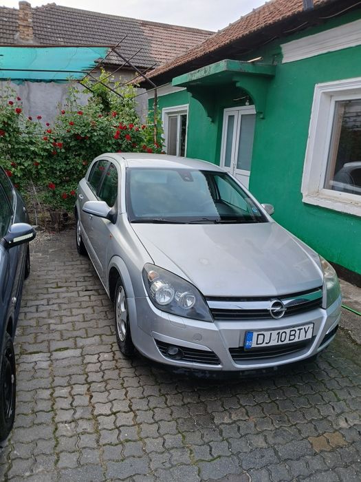 Vand Opel Astra h 1.7 cdtj si peugeot 206 1.4 hdi