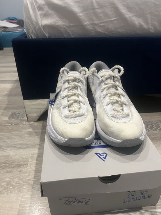 Nike basketball shoes Guanis Zoom Freak 6