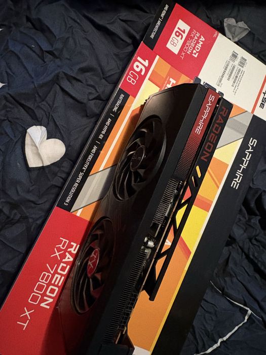 Placă video Sapphire AMD Radeon RX 7800 XT 16 Gb