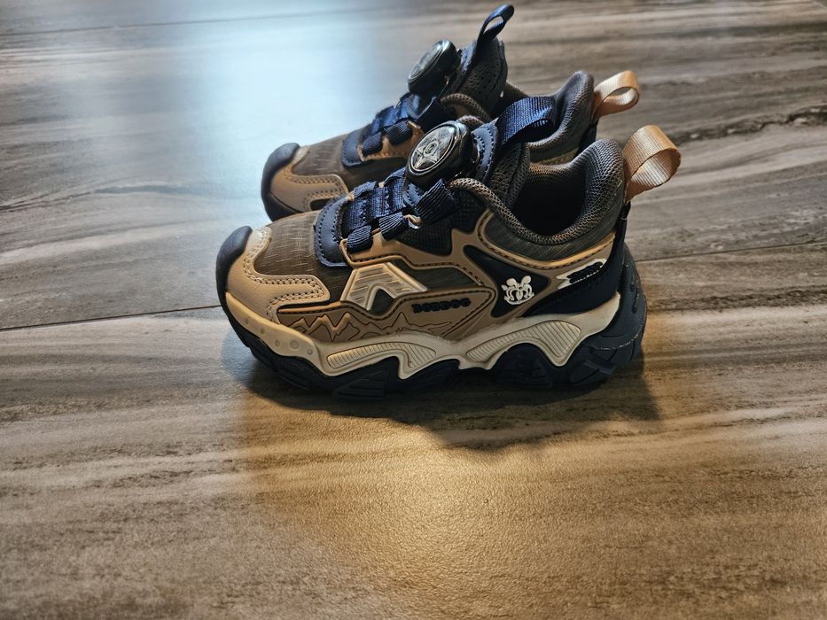 Маратонки на  Skechers и обувки на Bogdog